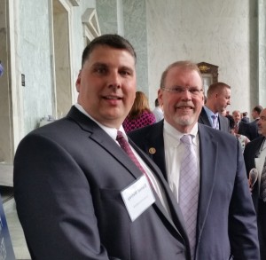 弗吉尼亚州（第9区）国会议员摩根格里菲斯和Luna研究工程师Dan Metrey在DHS S＆T第一届响应者科技山日